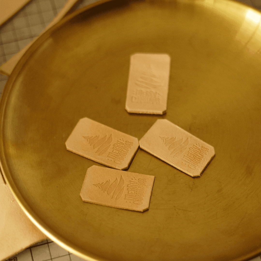 ヌメ革のクリスマスタグ／麻ひも付き（名入れ刻印可）ギフトを華やかに彩るレザーチャーム | 5枚目