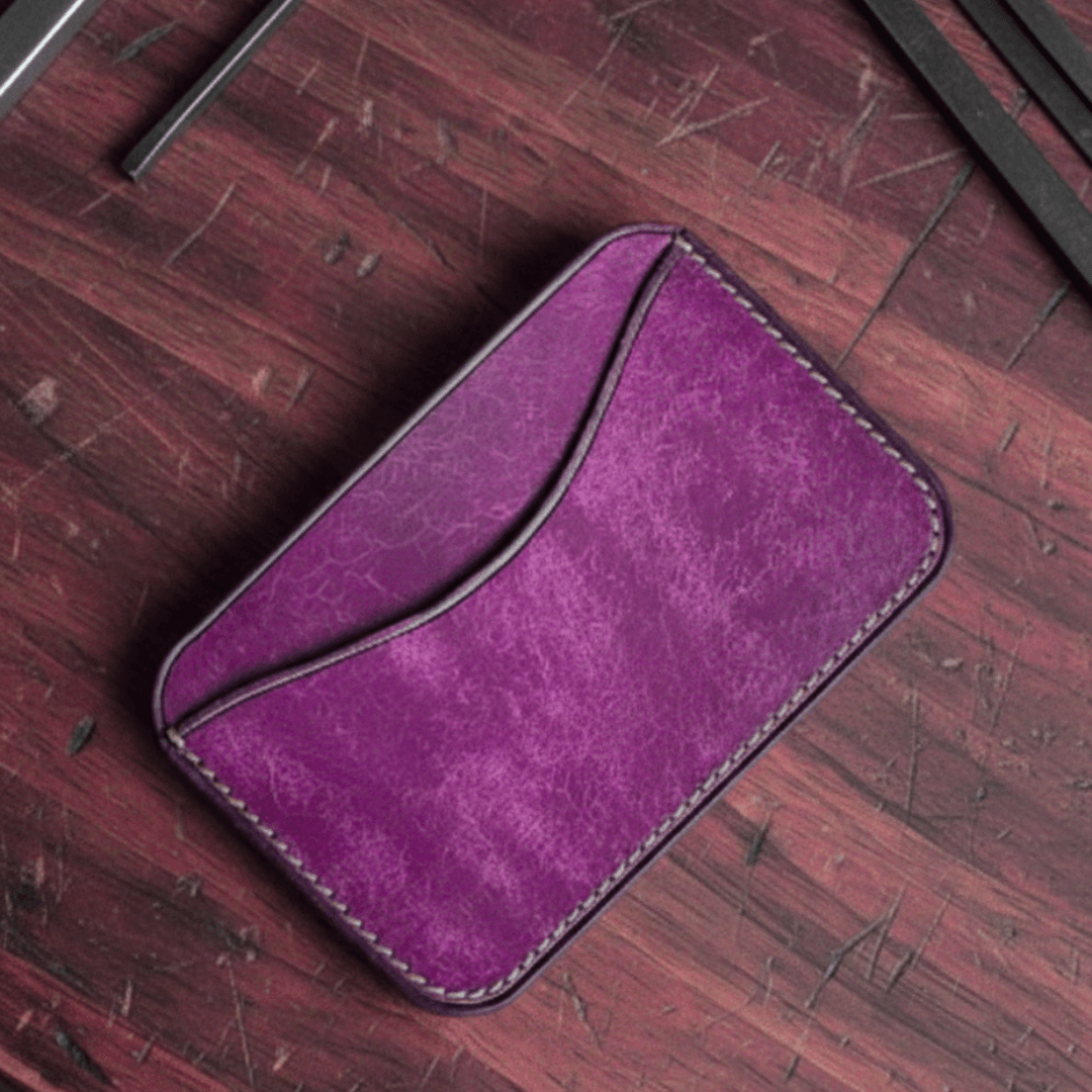 深紫レザーのミニマルカードホルダー〈名入れ・ロゴ刻印対応〉1枚目の画像