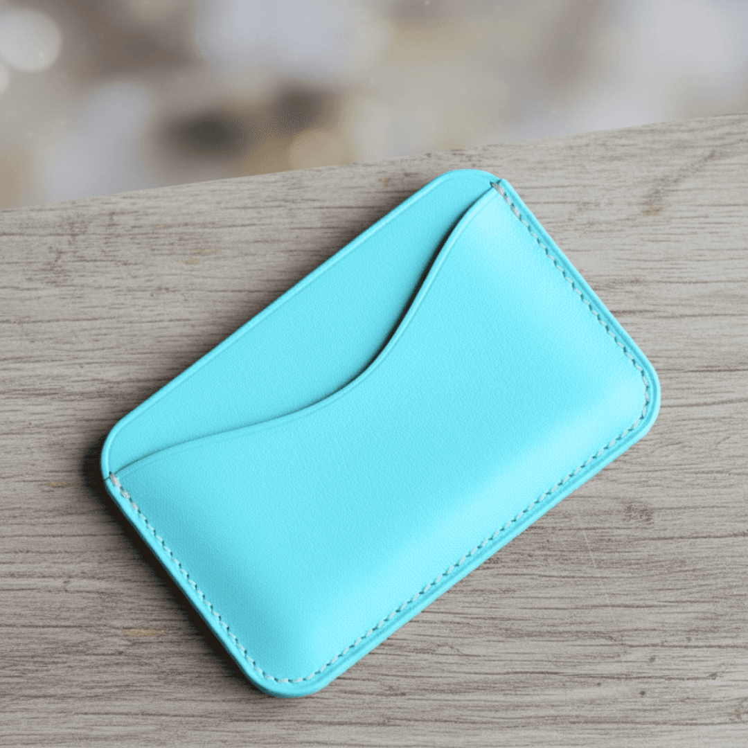 淡く澄んだパステルターコイズの本革カードホルダー〈刻印対応〉1枚目の画像