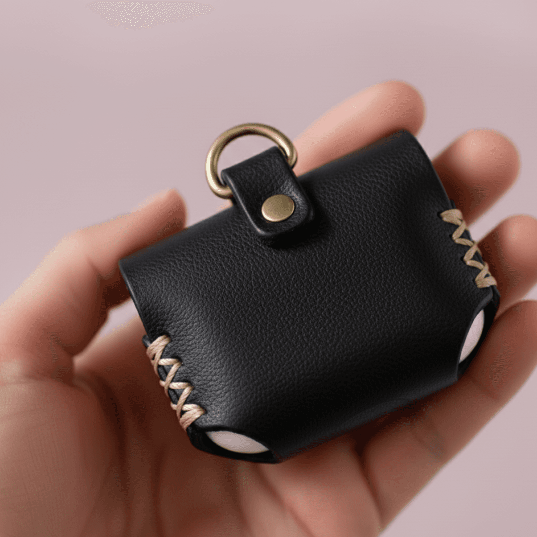 ブラック植物タンニンなめし革のAirPodsケース｜名入れ可・色変更可｜バッグ取り付けOK | 2枚目