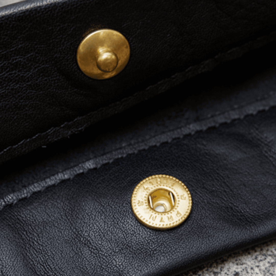 A4収納本革ワンショルダートート｜柔らかく身体になじむミニマルデザイン｜イタリアンブラックレザー | 4枚目