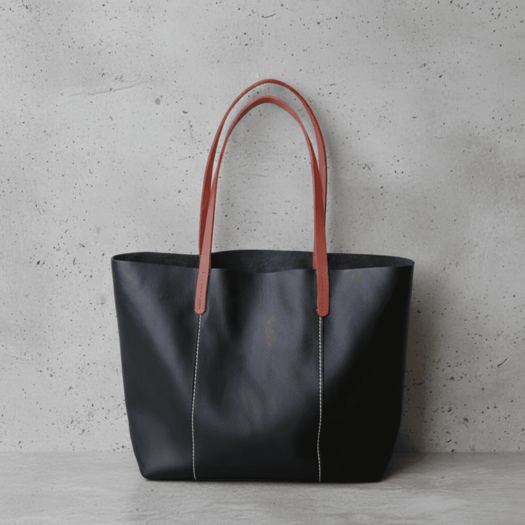 本革トートバッグ｜選べる持ち手カラー（ブラウン／ブラック）｜A4収納可能｜シボ革ブラック | 3枚目