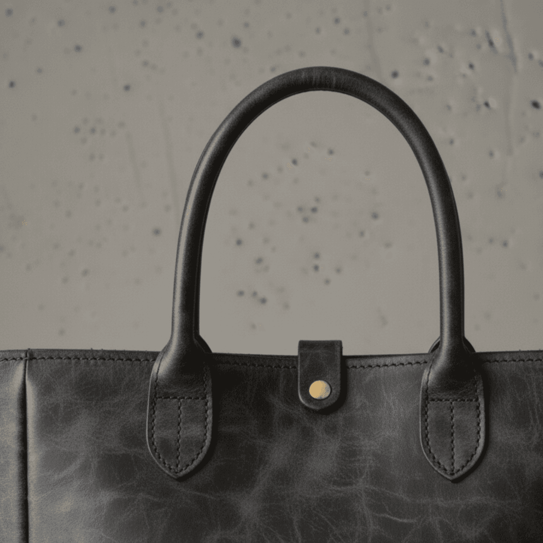 ブラックイタリアンレザートート｜プルアップの艶を愉しむバケッタ製法｜A4収納・自立型（36×36×12cm）｜ストラップ | 3枚目