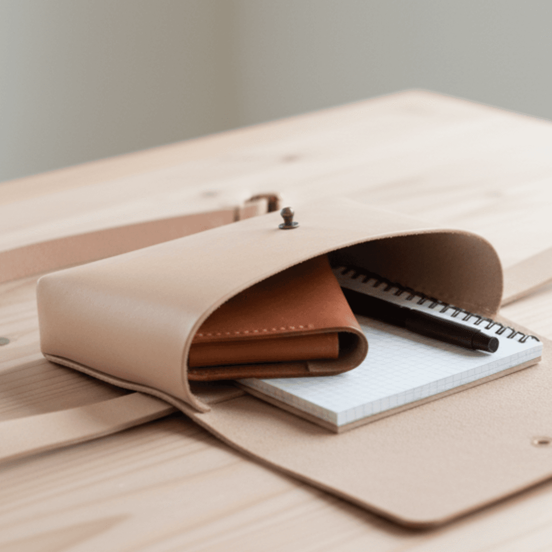 イタリアンレザー・キャメルブラウンサコッシュ｜味わい深い本革ミニショルダー | 3枚目