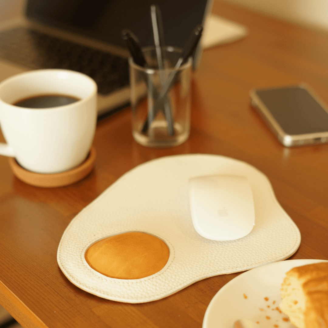 目玉焼き レザーマウスパッド｜黄身クッションのアームレスト付き｜デスクが楽しくなる本革マウスパッド | 11枚目