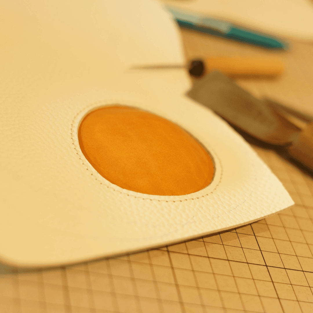 目玉焼き レザーマウスパッド｜黄身クッションのアームレスト付き｜デスクが楽しくなる本革マウスパッド | 3枚目
