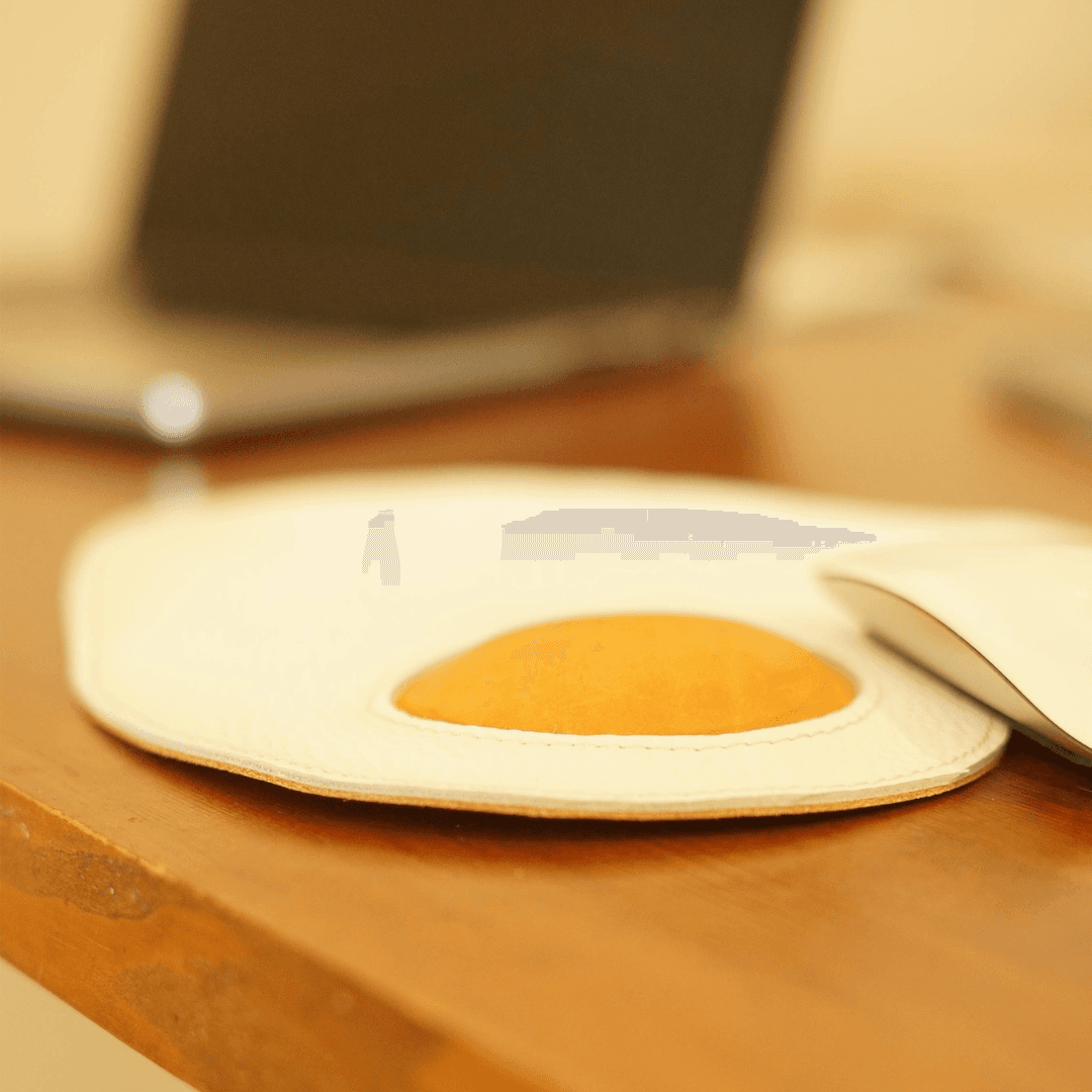 目玉焼き レザーマウスパッド｜黄身クッションのアームレスト付き｜デスクが楽しくなる本革マウスパッド | 6枚目