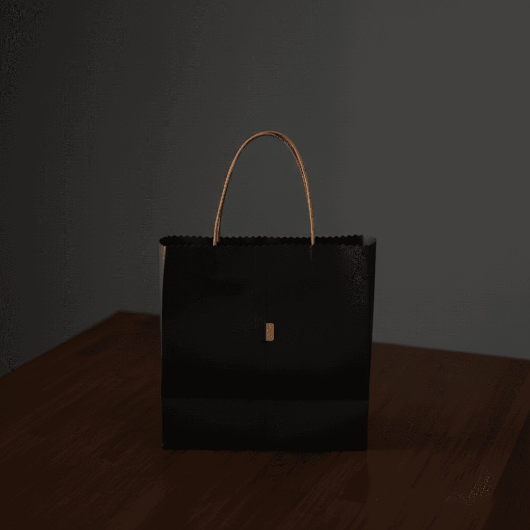 紙袋モチーフの本革バッグ｜折りたたみ可能 牛革レザーショッピングバッグ ブラック | 3枚目