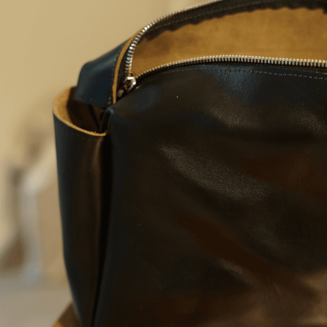 ホーウィン クロムエクセルレザーのファスナーポーチ｜育てる革のシンプルポーチ | 12枚目