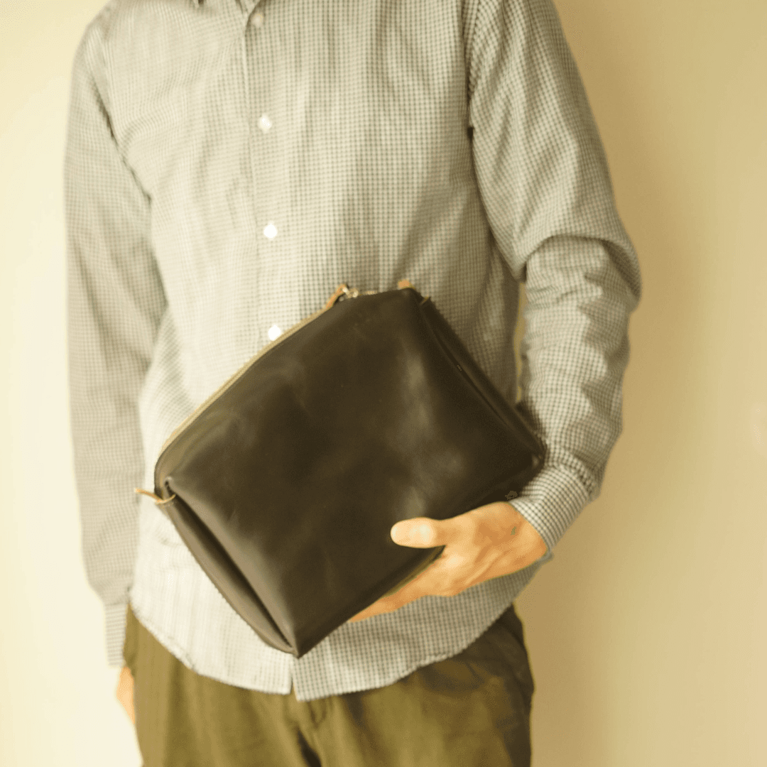 ホーウィン クロムエクセルレザーのファスナーポーチ｜育てる革のシンプルポーチ | 16枚目