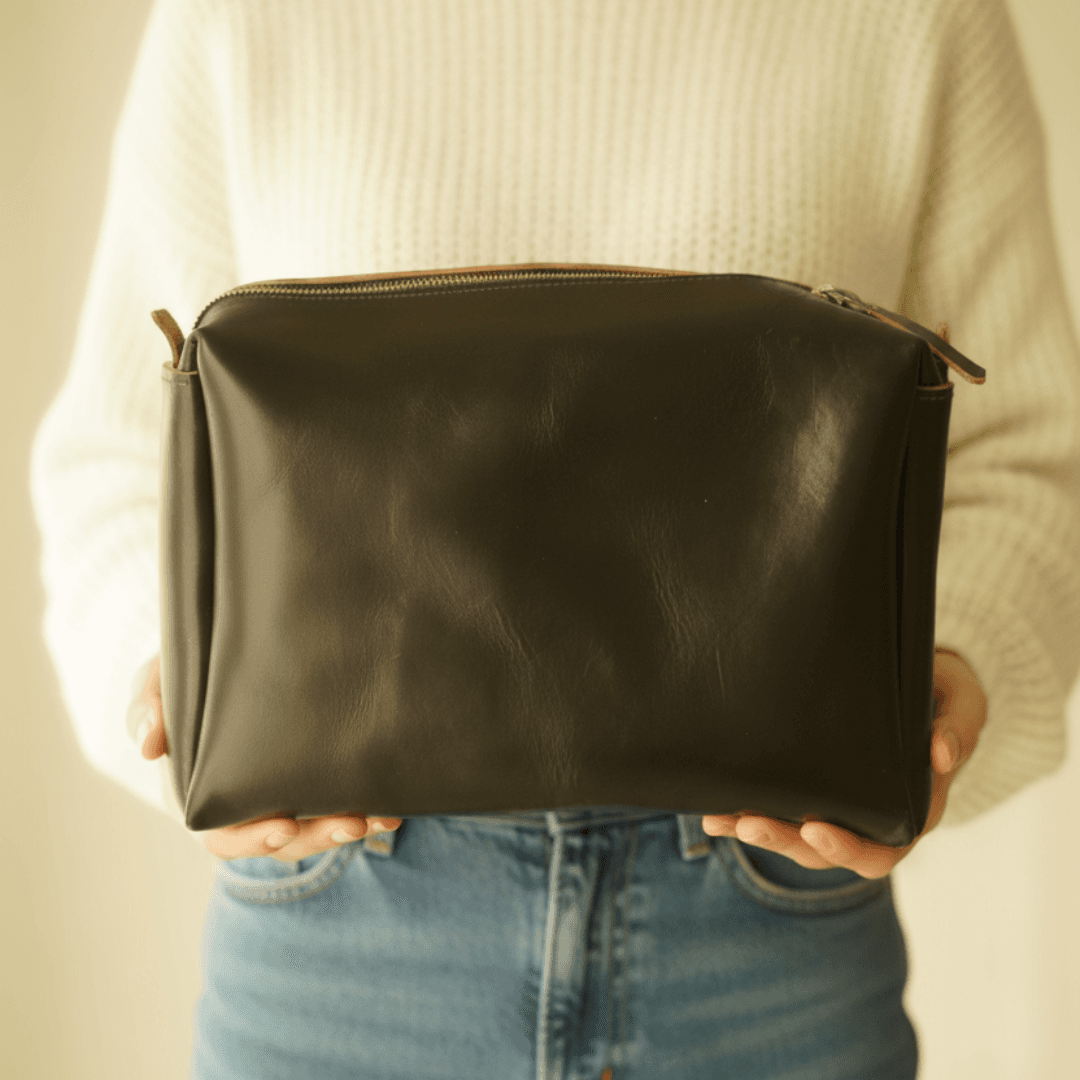 ホーウィン クロムエクセルレザーのファスナーポーチ｜育てる革のシンプルポーチ | 17枚目