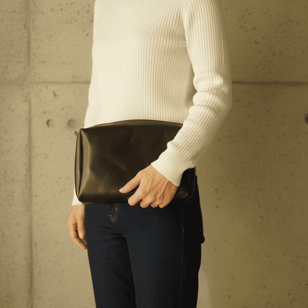 ホーウィン クロムエクセルレザーのファスナーポーチ｜育てる革のシンプルポーチ | 3枚目