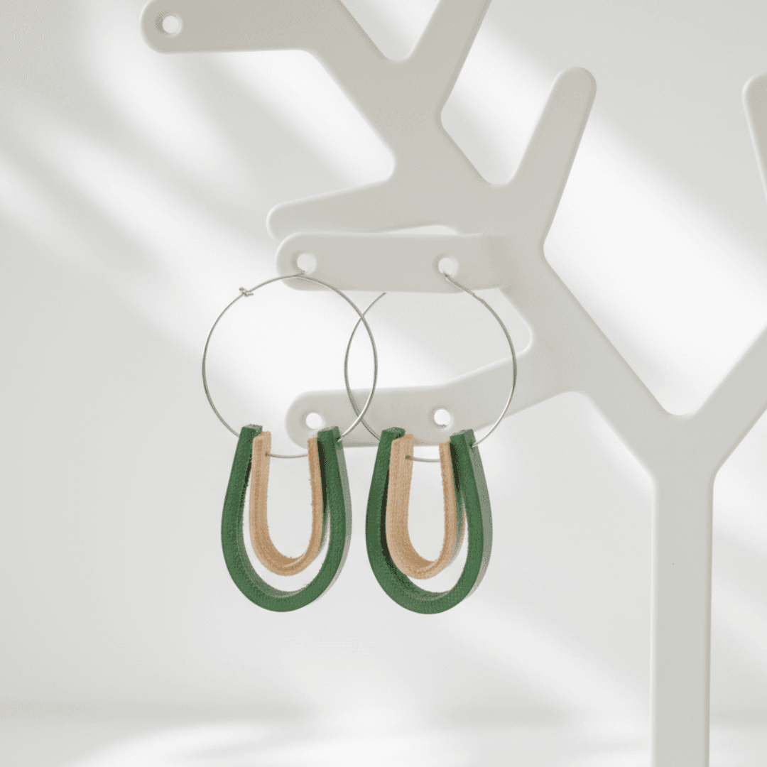 【ステンレス×イタリアンレザー】3cmワイヤーフープピアス｜きなりナチュラル×カラーレザー（一組）ターコイズブルー | 4枚目