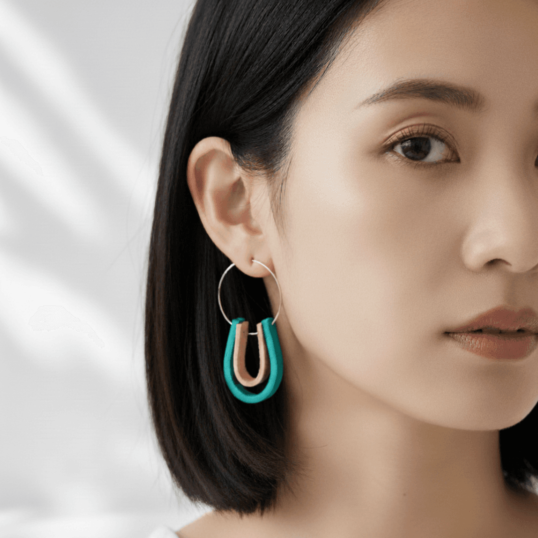 【ステンレス×イタリアンレザー】3cmワイヤーフープピアス｜きなりナチュラル×カラーレザー（一組）リーフグリーン | 4枚目