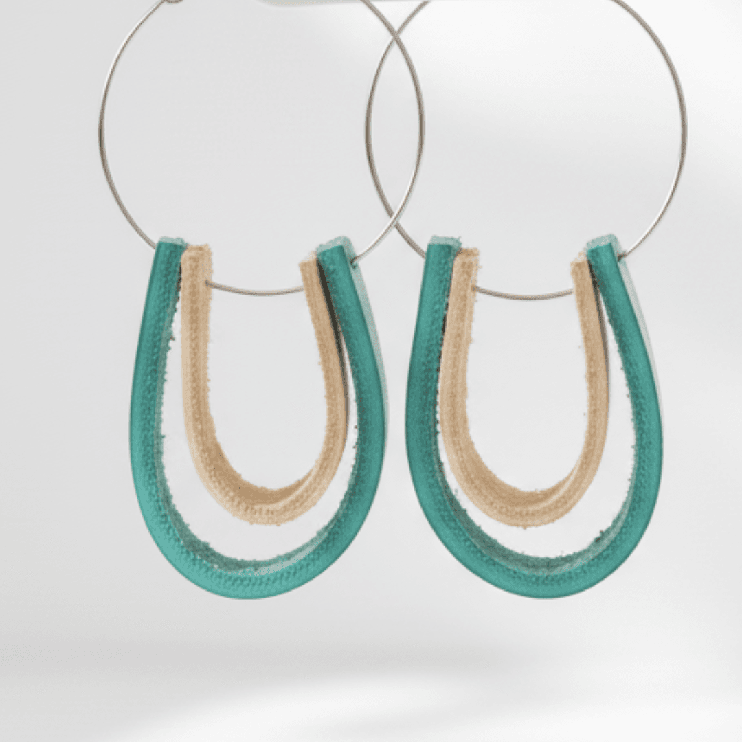【ステンレス×イタリアンレザー】3cmワイヤーフープピアス｜きなりナチュラル×カラーレザー（一組）ターコイズブルー | 2枚目