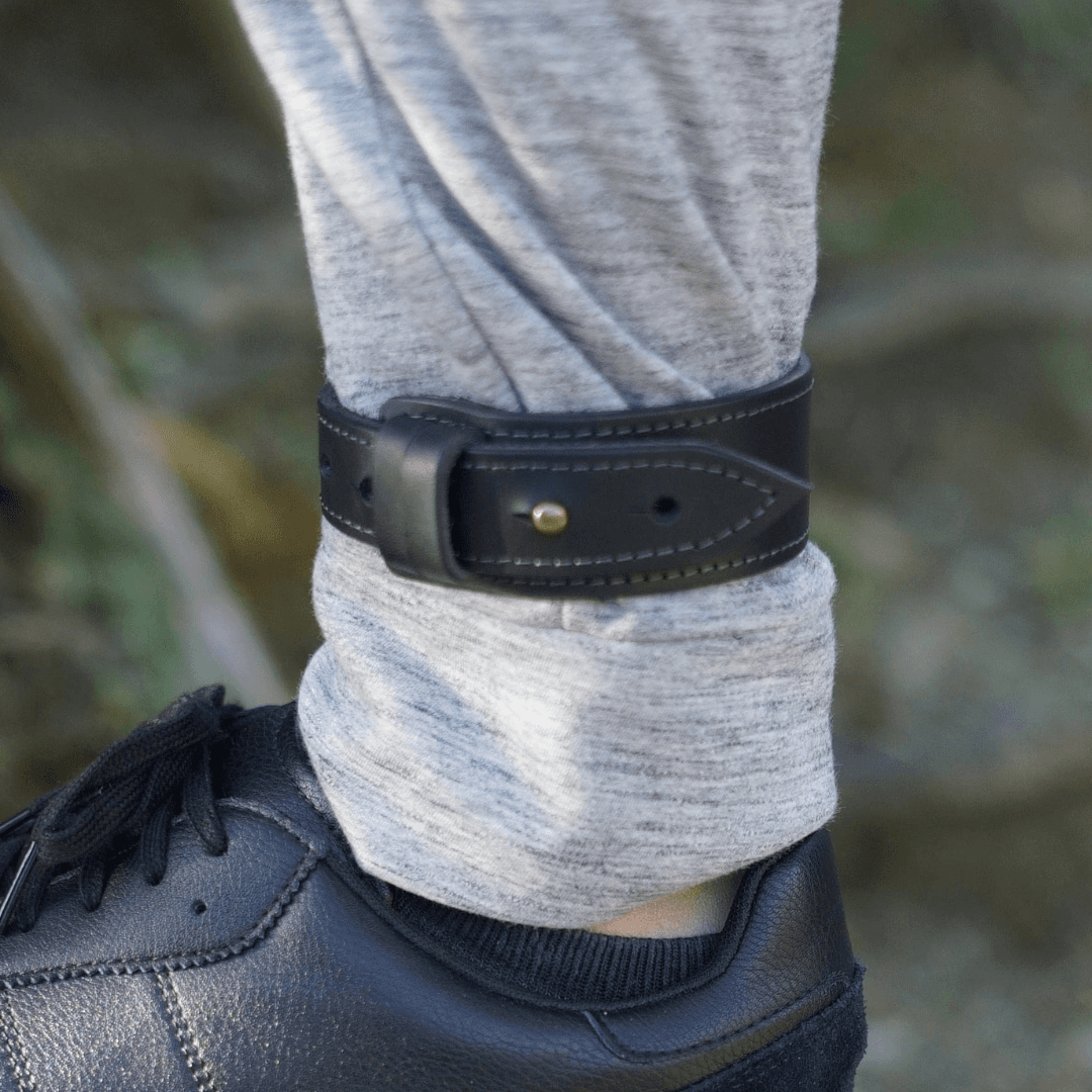 スーツに合う 自転車用アンクルバンド 本革ブラック｜裾巻き込み防止 | 1枚目
