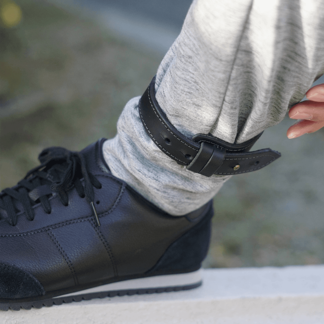 スーツに合う 自転車用アンクルバンド 本革ブラック｜裾巻き込み防止 | 3枚目