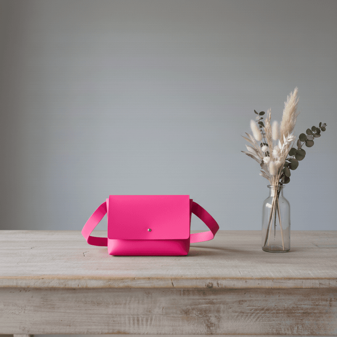 イタリアンレザー・ピンク本革サコッシュ｜ミニマルデザインのミニバッグ | 2枚目