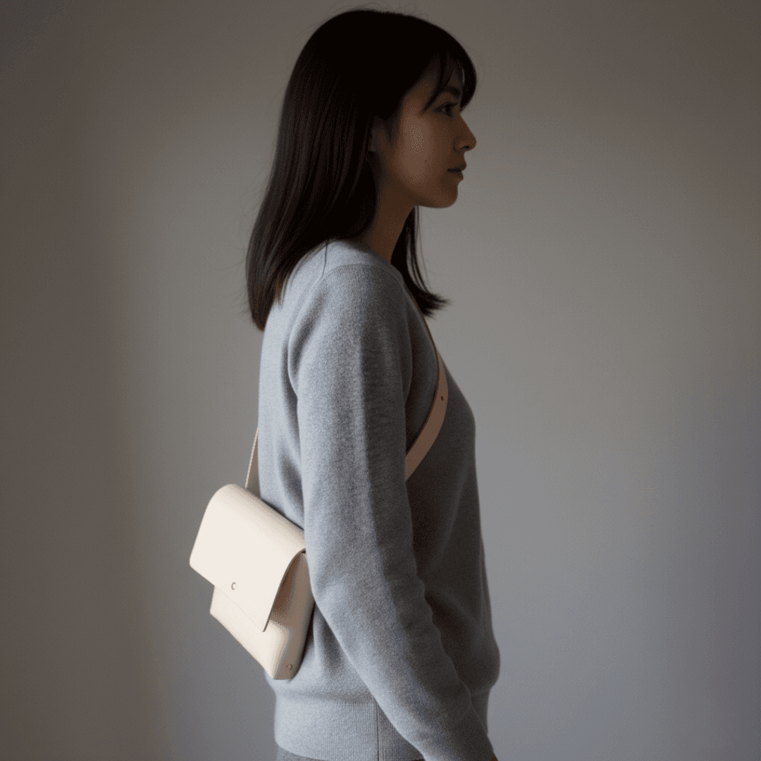 イタリアンレザー・ピンク本革サコッシュ｜ミニマルデザインのミニバッグ | 5枚目