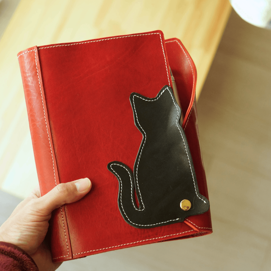 猫も気ににゃる　キャットモチーフのA5パステルシステム手帳ケース｜イタリアンレザー｜6穴｜カラーオーダー対応 | 15枚目