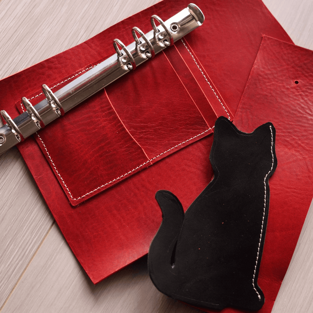 猫も気ににゃる　キャットモチーフのA5パステルシステム手帳ケース｜イタリアンレザー｜6穴｜カラーオーダー対応 | 7枚目