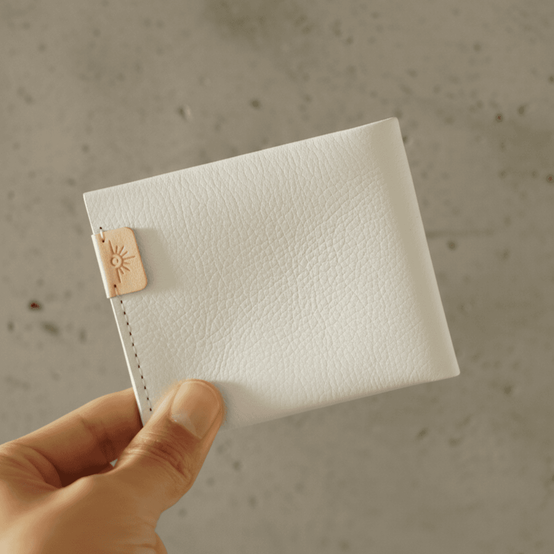 ホワイトダイニーマレザー 超軽量ミニマルウォレット ORIGAMI Slim（オリガミスリム） – 折り紙構造 × 高耐