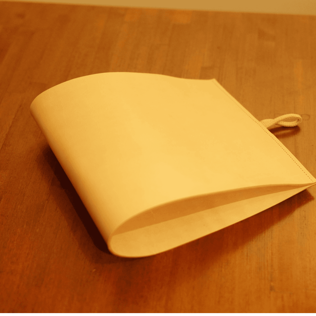 【サイズ・カラーオーダー可】ヌメ革 ワインホルダー|本革 ボトルケース 壁掛け収納 ナチュラルレザー インテリア | 6枚目