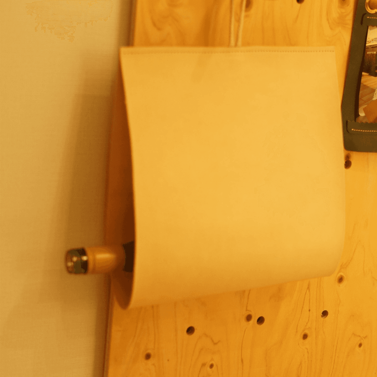 【サイズ・カラーオーダー可】ヌメ革 ワインホルダー|本革 ボトルケース 壁掛け収納 ナチュラルレザー インテリア | 7枚目