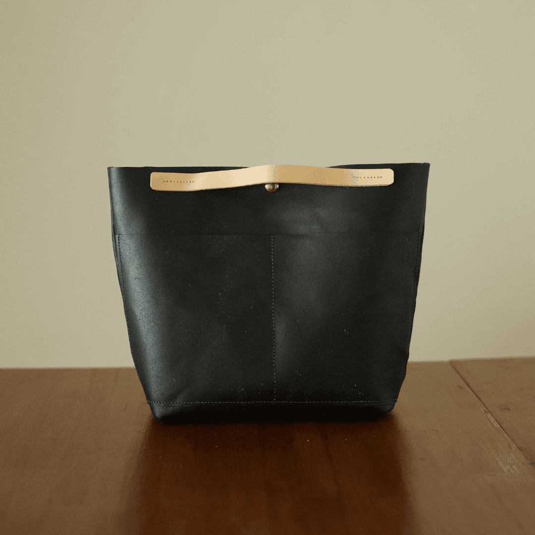 本革 自立するバッグインバッグ トート|イタリア植物タンニンなめし革 ブラック 軽量 収納ポケット多数1枚目の画像
