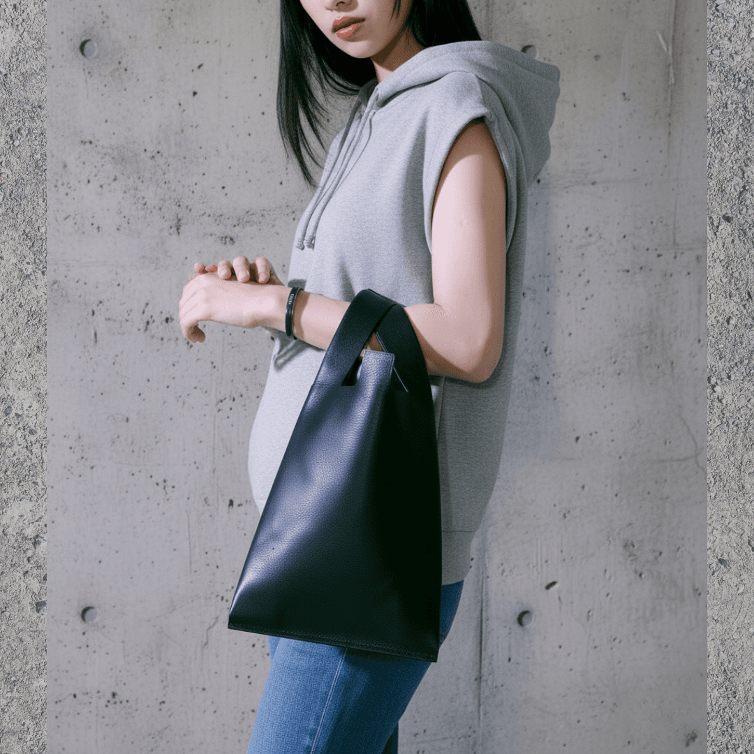 レジ袋デザインのレザーバッグ/牛革ブラック(色変更可)1枚目の画像