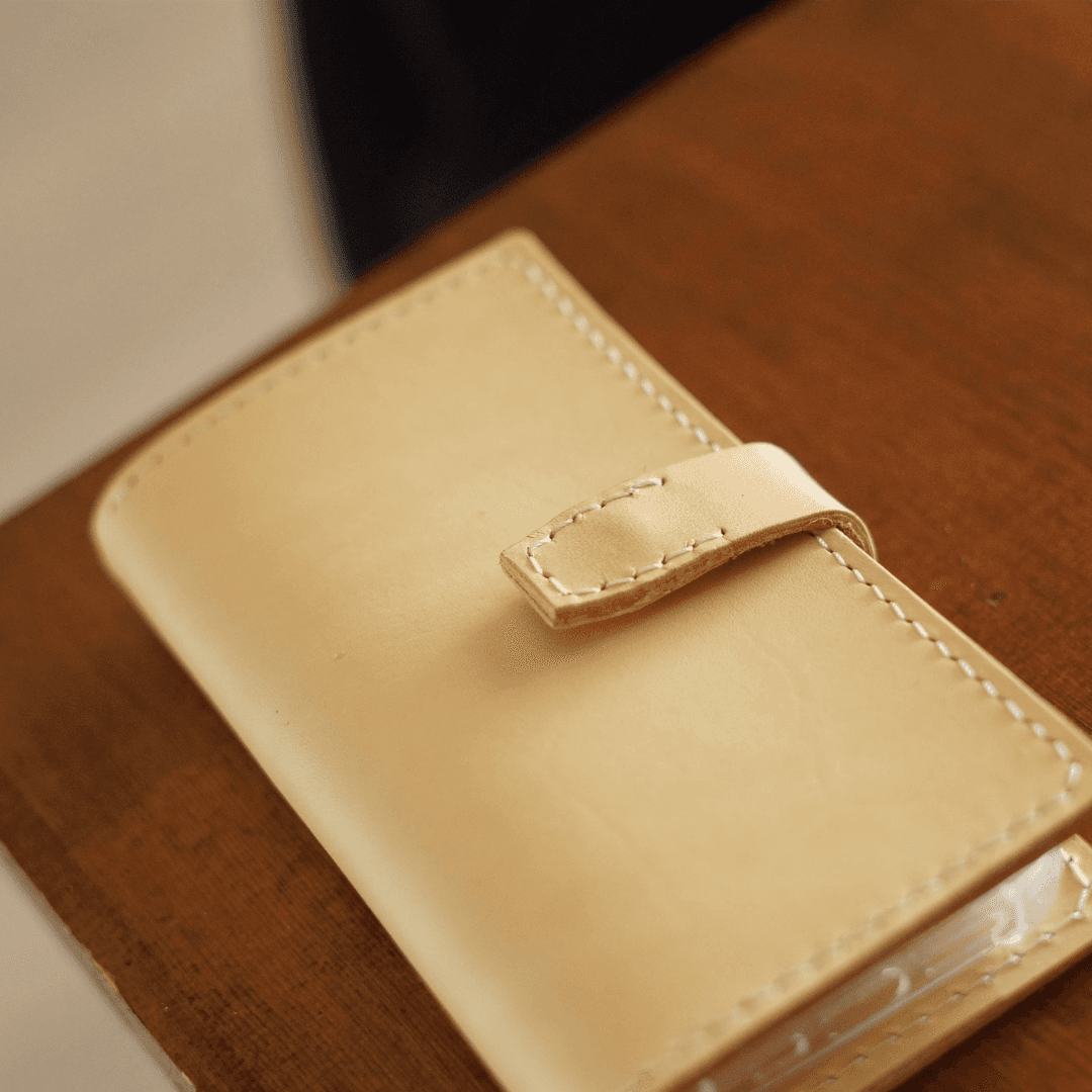 栃木レザー使用・手帳型本革スマホケース(iPhone/Android対応)1枚目の画像