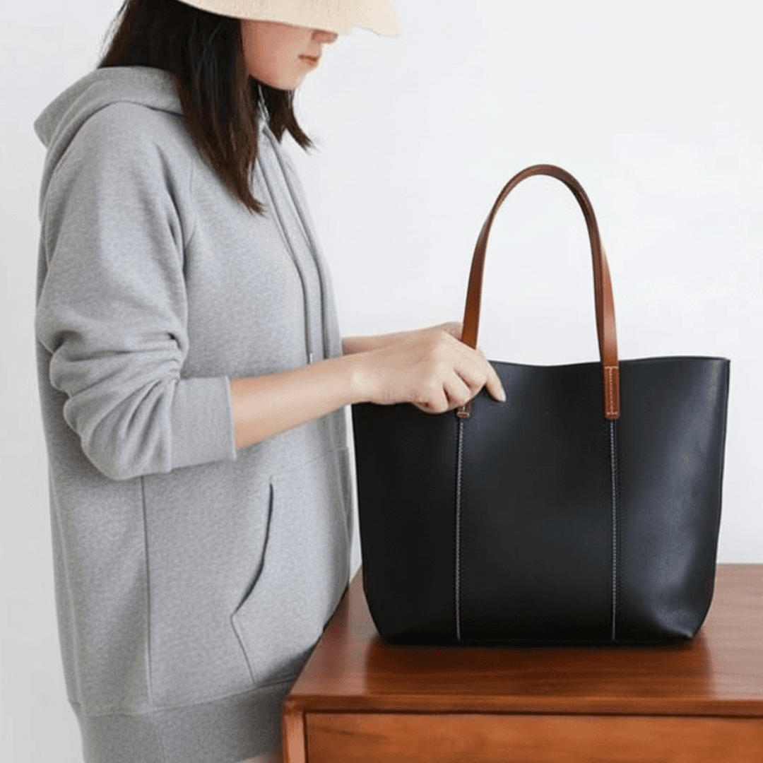 本革トートバッグ|選べる持ち手カラー(ブラウン/ブラック)|A4収納可能|シボ革ブラック1枚目の画像